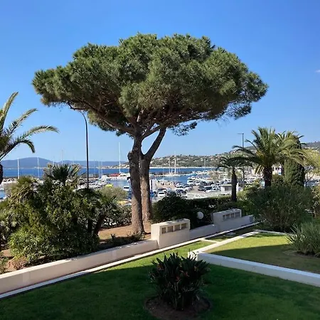 Grand Duplex Climatisé Avec Terrasse Face à La * Sainte-Maxime