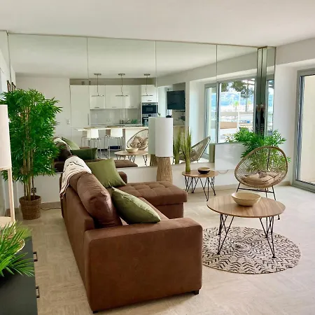 Daire Grand Duplex Climatise Avec Terrasse Face A La