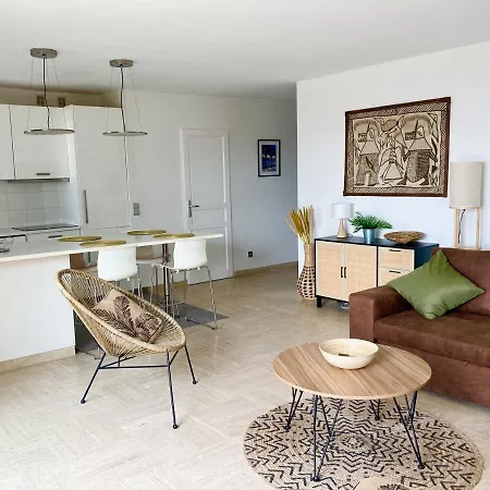 Grand Duplex Climatise Avec Terrasse Face A La Daire Sainte-Maxime