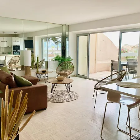Daire Grand Duplex Climatise Avec Terrasse Face A La